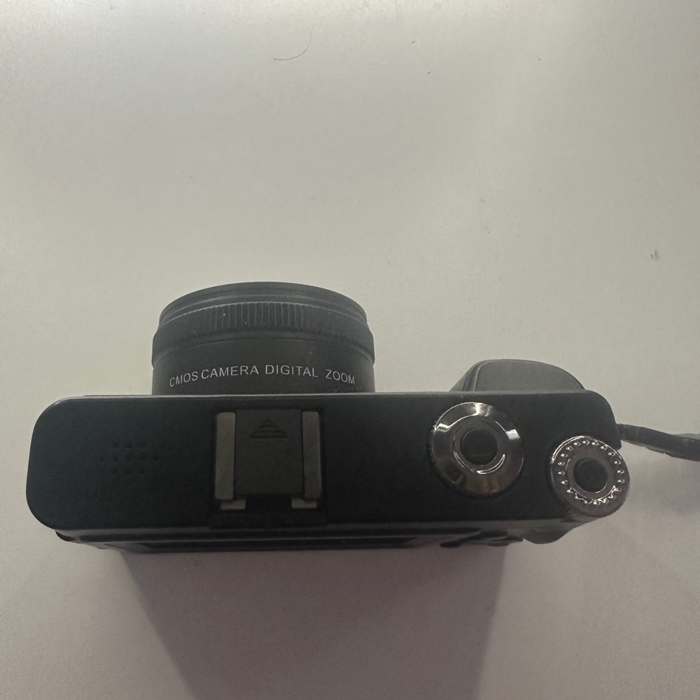 Digital Camera - Picture 5 of 7